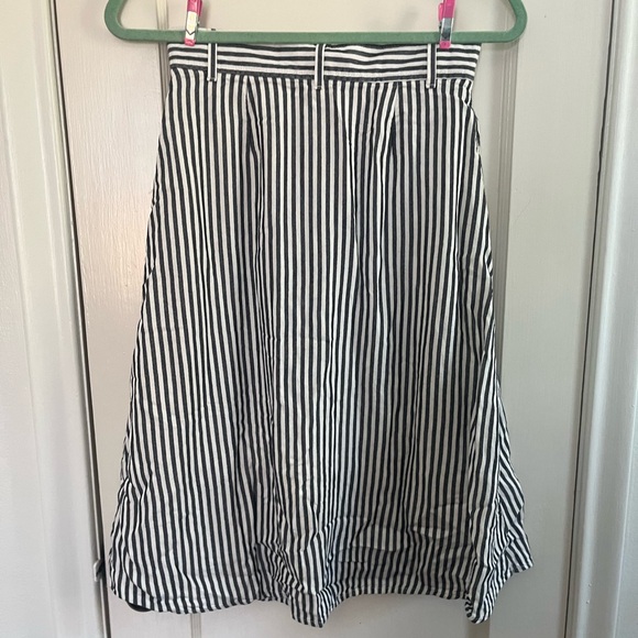 LOFT- button-down midi skirt - Picture 2 of 3
